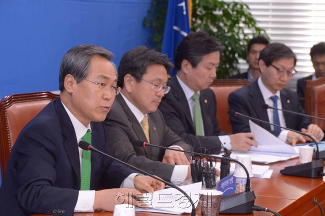 26일 국회에서 열린 새정치연합 정책조정회의.<br />정희조 기자/checho@heraldcorp.com  150326
26일 국회에서 열린 새정치연합 정책조정회의.
정희조 기자/checho@heraldcorp.com  150326