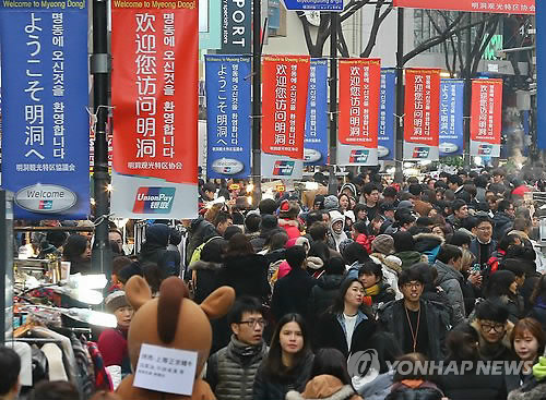 Chinese tourists visit the shopping district of Myeong-dong, Seoul, during the Lunar New Year holiday in February. Yonhap