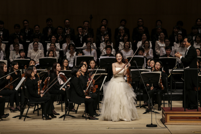 Violinist Park Ji-hae plays not only at prestigious concert halls, but in hospitals, schools and even prisons, in order to share her music with a wider audience.    Universal Music