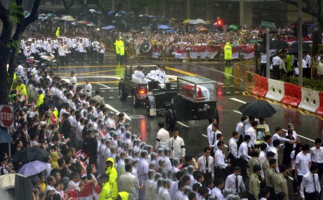 The state funeral procession of Singapore’s founding Prime Minister Lee Kuan Yew in Singapore on Sunday. EPA-Yonhap