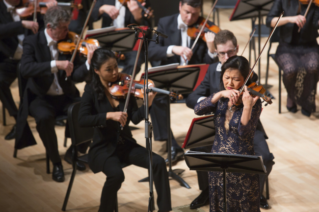 Violinist and Colorado Symphony Concertmaster Yumi Hwang-Williams performs alongside the Basel Symphony Orchestra of Switzerland at the Tongyeong International Music Festival’s opening concert on March 27 in Tongyeong, South Gyeongsang Province.    Tongyeong International Music Festival