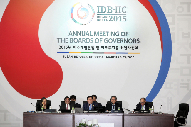 Korean Finance Minister Choi Kyung-hwan (center) speaks during the closing ceremony of the annual Inter-American Development Bank meeting in Busan on Monday.   Finance Ministry
Korean Finance Minister Choi Kyung-hwan (center) speaks during the closing ceremony of the annual Inter-American Development Bank meeting in Busan on Monday.   Finance Ministry