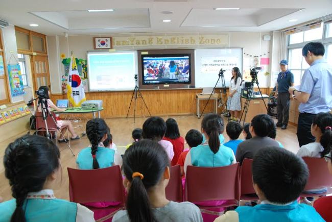Students from Namyang Elementary School in South Chungcheong Province participate in an IVECA program with their counterparts from LAMB Public Charter School in Washington D.C.   IVECA