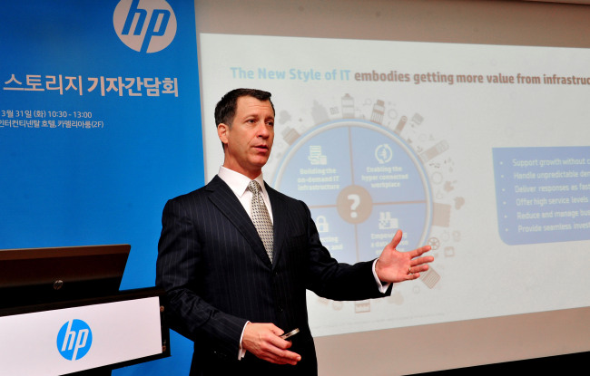 Philip Davis, vice president at the storage division of Hewlett-Packard’s Enterprise Group, introduced HP’s new storage system lineup in Seoul on Tuesday.   HP