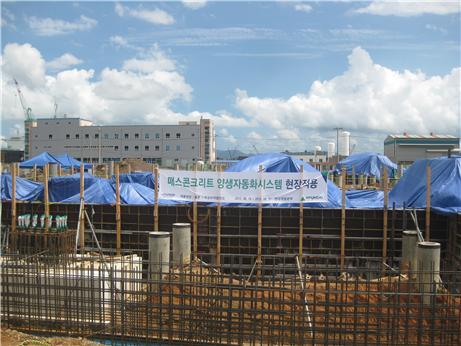 현대건설이 기초 콘크리트 온도균열 저감 양성용법 개발해 현장에 적용하고 있다.