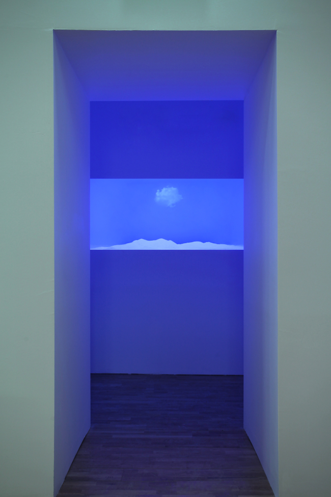 “The Cloud,” a video installation by Kim Seung-young at “Beyond the Borders.” Culture Station Seoul 284