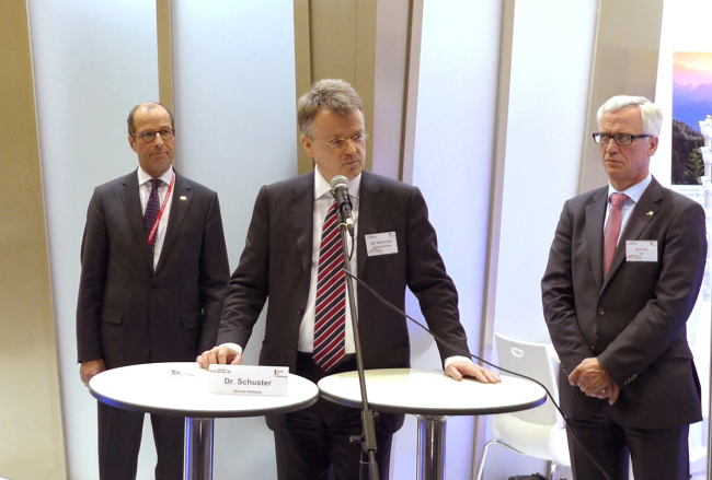 The German Embassy’s Head of Mission Theodor Schuster (center) speaks beside German Association of Automotive Industry managing director Klaus Braunig (left) and head of press Eckehart Rotter at the Seoul Motor Show 2015 at KINTEX on Thursday. (Joel Lee/The Korea Herald)
