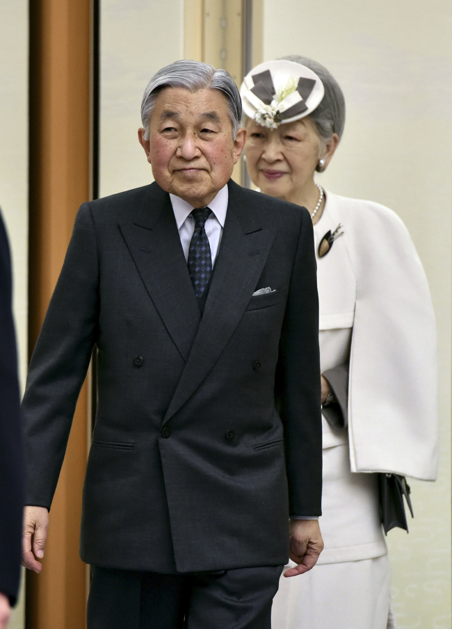 <YONHAP PHOTO-1703> Japanese Emperor Akihito and Empress Michiko enter a room to say goodbye to Crown Prince Naruhito and wellwishers as they leave for Republic of Palau, at Haneda International Airport in Tokyo Wednesday, April 8, 2015. Japanese royal couple will visit Republic of Palau to pay homage to victims during World War II to mark the 70th anniversary of the end of the war. (AP Photo/Yoshikazu Tsuno, Pool)/2015-04-08 13:26:22/ <저작권자 ⓒ 1980-2015 ㈜연합뉴스. 무단 전재 재배포 금지.>
Japanese Emperor Akihito and Empress Michiko enter a room to say goodbye to Crown Prince Naruhito and well-wishers as they leave for the Republic of Palau at Haneda International Airport, Tokyo, Wednesday. The royal couple will visit the Republic of Palau to pay homage to victims of World War II to mark the 70th anniversary of the end of the war. (Related story on Page 6)    AP-Yonhap