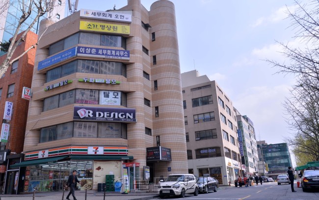 강남권 재건축에 눈독을 들였던 강남 등 자산가들이 부동산 시장 상황이 바뀌면서 중소형 빌딩 매입 쪽으로 재테크 방향을 틀고 있는 것으로 나타났다. 사진은 강남 삼성, 선릉, 역삼역 일대의 중소형 빌딩 전경들. 사진=이상섭 기자/babtong@heraldcorp.com