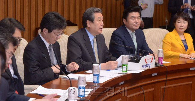 9일 국회에서 열린 대표최고위원주재 주요당직자회의에서 김무성 당대표가 모두발언을 하고 있다.<br />정희조 기자/checho@heraldcorp.com  150409
9일 국회에서 열린 대표최고위원주재 주요당직자회의에서 김무성 당대표가 모두발언을 하고 있다.
정희조 기자/checho@heraldcorp.com  150409