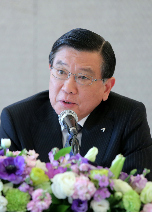 Park Sam-koo, chairman of the Korea Mecenat Association, speaks with the press about his plan for culture and arts sponsorships in Seoul on Thursday.   Yonhap