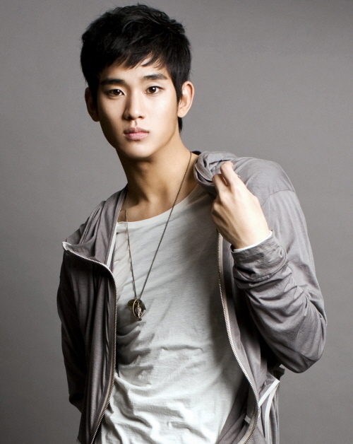 김수현 ‘리얼’로 스크린 돌아온다…살아있는 수컷 연기 보여줄까?