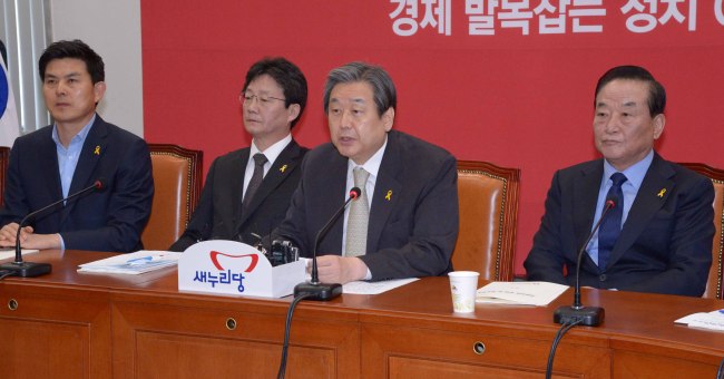 13일 국회에서 열린 새누리당 최고위원회의. 김무성대표가 모두발언을 하고 있다.<br />정희조 기자/checho@heraldcorp.com  150413
13일 국회에서 열린 새누리당 최고위원회의. 김무성대표가 모두발언을 하고 있다.
정희조 기자/checho@heraldcorp.com  150413