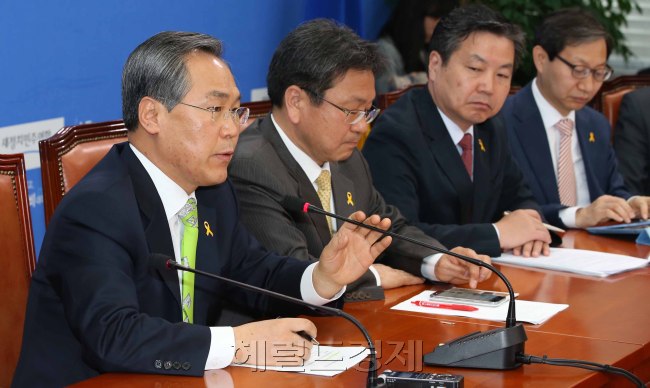 14일 국회에서 열린 새정치연합 원내대책회의.<br />정희조 기자/checho@heraldcorp.com  150414
14일 국회에서 열린 새정치연합 원내대책회의.
정희조 기자/checho@heraldcorp.com  150414