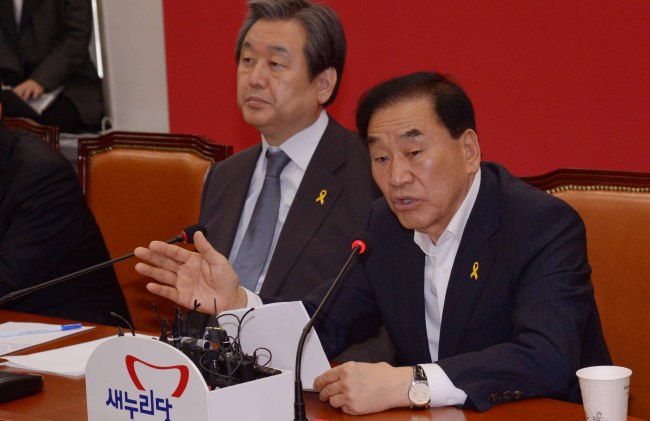 15일 새누리당 최고중진연석회의에 참석한 이재오의원이 당.정.청에 대하여 작심한듯 격한 표정으로 발언을 하고 있다. 이재오의원은 이완구총리의 즉각 사퇴를 주장했다. <br />정희조 기자/checho@heraldcorp.com  150415
15일 새누리당 최고중진연석회의에 참석한 이재오의원이 당.정.청에 대하여 작심한듯 격한 표정으로 발언을 하고 있다. 이재오의원은 이완구총리의 즉각 사퇴를 주장했다.
정희조 기자/checho@heraldcorp.com  150415