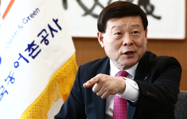 농어촌공사 이상무 사장이 12~17일 대구ㆍ경주에서 열린 세계물포럼(WWC)에서의 ‘물외교’ 성과를 설명하고 있다.
[사진:농어촌공사 제공]
