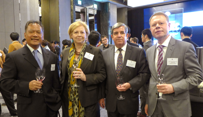 From left: Thai Ambassador Kulkumut Singhara Na Ayudhaya, Uruguayan Ambassador Alba Florio Legnani, Argentine Ambassador Jorge Roballo and Ukrainian Ambassador Vasyl Marmazov pose at the Malbec World Day wine-tasting event at JW Marriott Dongdaemun Square Seoul on Friday.   Joel Lee/The Korea Herald