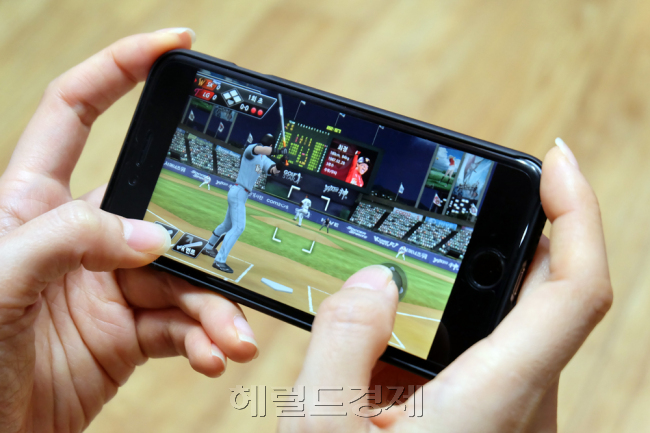 남녀노소 인기 스포츠 프로야구가 스마트폰 속으로. 그것도 13년 역사의 ‘컴투스프로야구’라면!