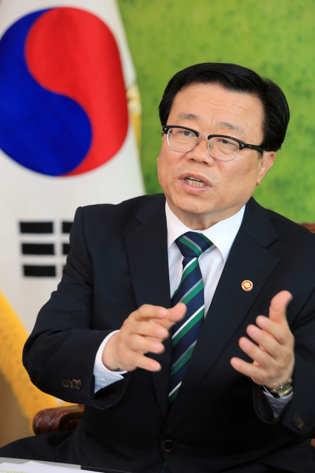 Lee Dong-phil