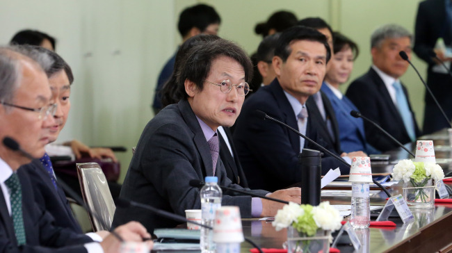 Seoul’s education chief Cho Hi-yeon speaks before signing a memorandum of understanding with Paris’ education office on Tuesday.   Yonhap
