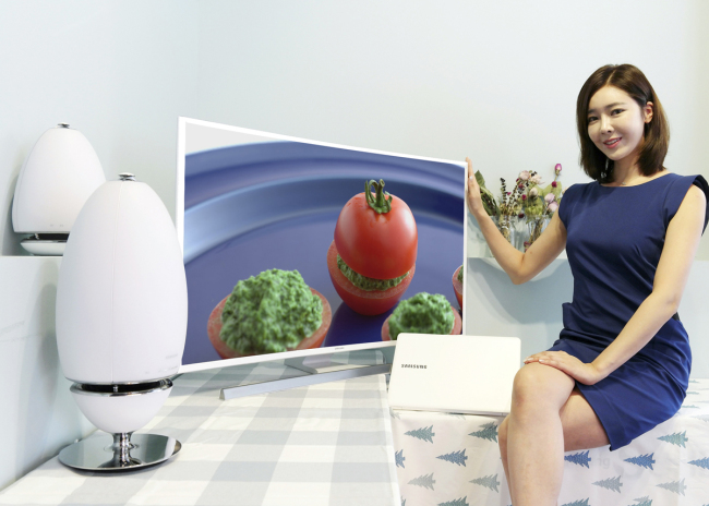 Samsung Electronics released white-bezel ultrahigh-definition TVs in Seoul Thursday. The company said the TVs with the white frame were the first in nine years to come out in the Korean market.   Samsung Electronics