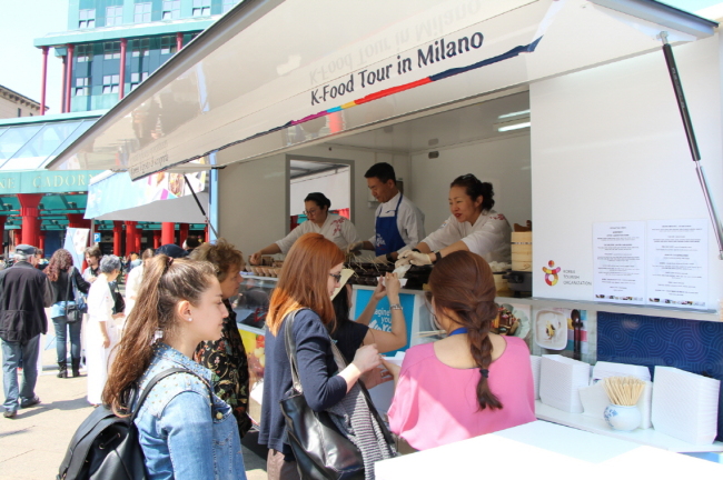Visitors line up in front of a food truck to taste Korean food in Milan. KTO