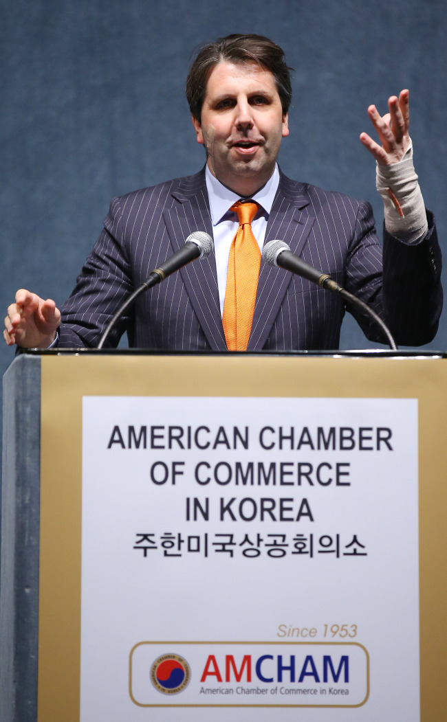 U.S. Ambassador to Korea Mark Lippert speaks at a general membership meeting of AMCHAM Korea in Seoul on Thursday.   Yonhap