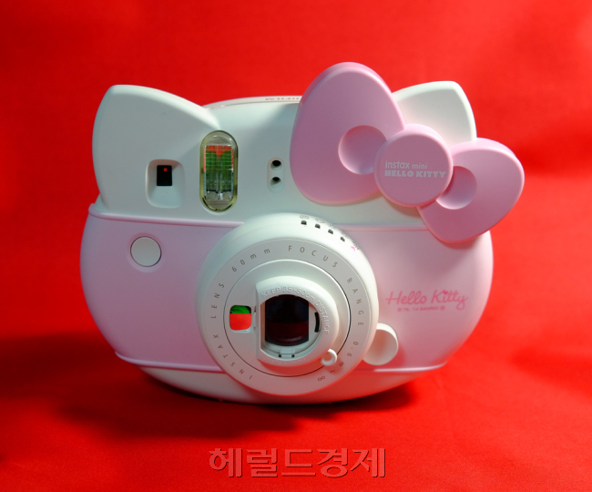‘헬로키티 마니아’ 최홍만의 혼을 빼놓을 매력적인 디자인, 핑크빛 완성미가 돋보입니다. 아이들부터 하늘하늘한 여성 사용자들이 사용하기에 너무나 사랑스러운 아이템입니다.