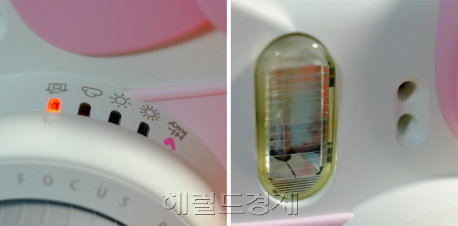 사실상 유일한 조작부인 노출조절은 렌즈 앞의 다이얼을 돌리면 됩니다. 셔터스피드는 1/60sec. 최소 촬영거리는 0.6m입니다.