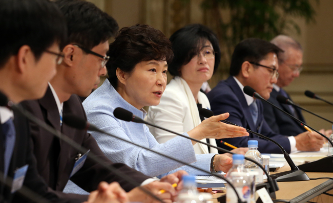 President Park Geun-hye speaks during a ministerial meeting on regulatory reform at Cheong Wa Dae on Wednesday.    Yonhap