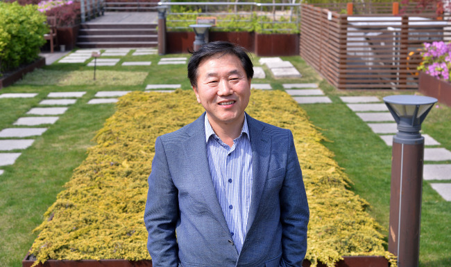 Lee Kang-woon, director of the Holoce Ecosystem Conservation Research Institution in Hoengseong, Gangwon Province, poses during an interview with The Korea Herald in Seoul. (Lee Sang-sub/The Korea Herald)