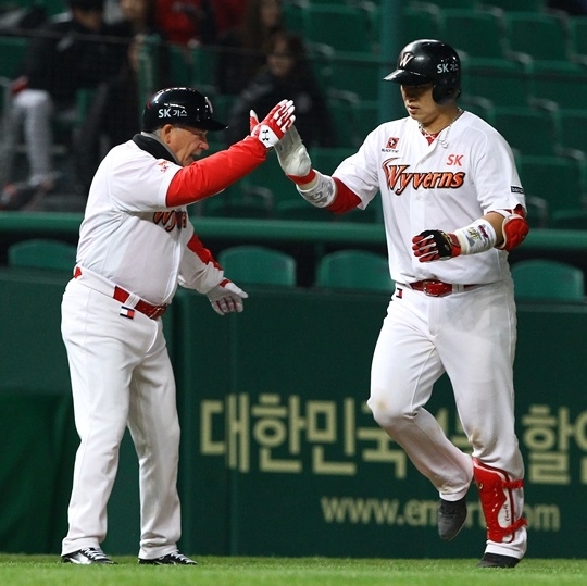 정상호의 한 방으로 이긴 SK ⓒSK 와이번스
