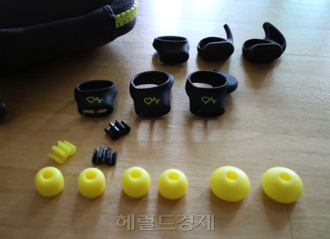 이어젤과 이어윙은 총 4가지 크기로 제공됩니다. 자신의 신체에 딱 맞출 수 있어 격렬한 움직임에도 분리될 일이 없습니다. ‘스포츠’라는 명칭이 어울립니다.