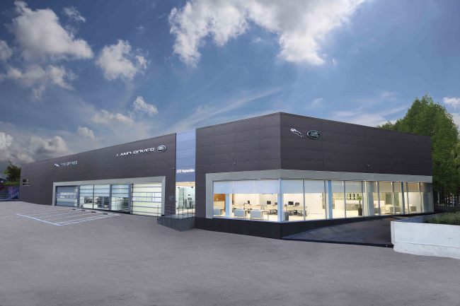 Jaguar Land Rover Korea opened a new service center near the Yangjae Interchange in Southern Seoul on Monday, an addition to its Seocho showroom, to expand customer service. KCC Automobile will operate the center.   Jaguar Land Rover