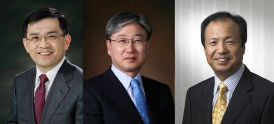 From left are Samsung Electronics chief executives Kwon Oh-hyun, Yoon Boo-keun and Shin Jong-kyu.   Samsung Electronics