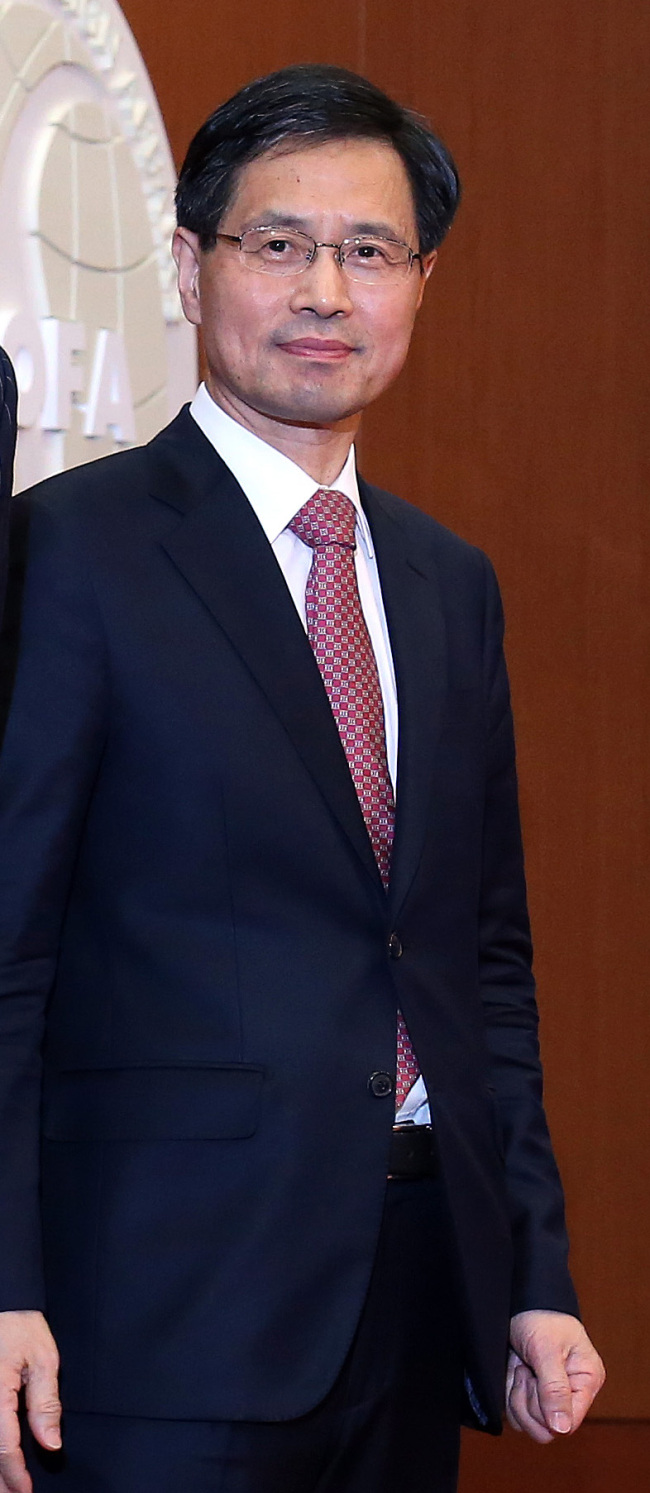 <YONHAP PHOTO-0727> 박노벽 신임 주 러시아 대사 (서울=연합뉴스) 14일 신임 주(駐)러시아 대사에 임명된 박노벽 외교부 원자력협력대사 겸 한미원자력협정 개정협상 정부대표. 박 신임 대사는 외무고시 13회 출신의 정통 외교관으로, 1980년 외교부에 들어온 뒤 주러시아 대사관 1등 서기관, 주우즈베키스탄 참사관, 북미2·3과장, 주미국 대사관 1등 서기관, 구주(유럽)국장, 주우크라이나 대사 등을 역임했다 2015.5.14 << 연합뉴스 DB >> jeong@yna.co.kr/2015-05-14 10:33:38/ <저작권자 ⓒ 1980-2015 ㈜연합뉴스. 무단 전재 재배포 금지.>
Park Ro-byug.   Yonhap