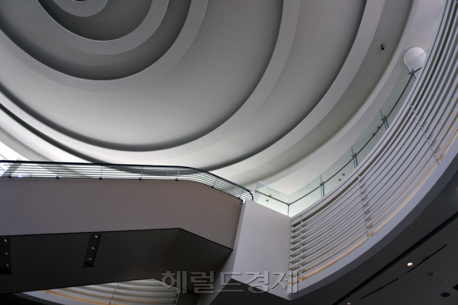 감도를 고정하고 셔터속도와 조리개를 조정한 정지화상. 기대 이상의 수동모드는 사진을 입문하기에도 좋습니다. F/4 1/200sec ISO 160.