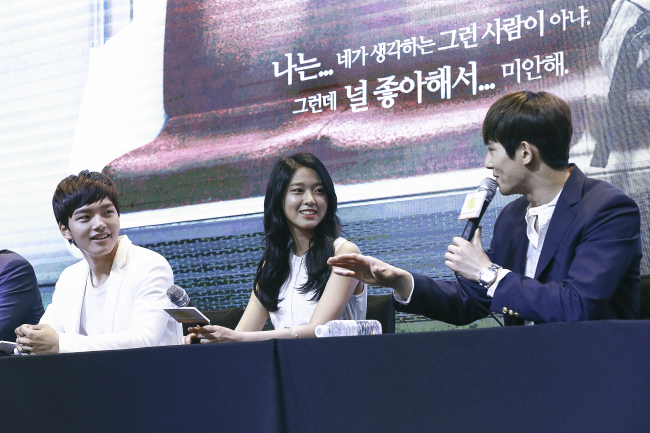 Yeo Jin-goo (from left), Seolhyun and Lee Jong-hyun speak during a press event at GLAD Hotel in Yeongdeungpo on Tuesday.   KBS