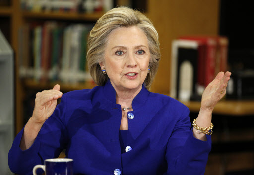 Democratic presidential candidate Hillary Rodham Clinton speaks at an event at Rancho High School, May 5, 2015, in Las Vegas. (AP-Yonhap)