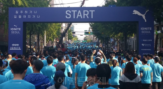 푸마이그나이트 서울에 참가한 1만여명의 러너들. 사진=김아미 기자/amigo@heraldcorp.com