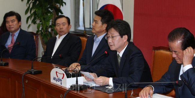 20일 국회에서 열린 새누리당 최고중진연석회의. 유승민 원내대표가 모두발언을 하고 있다.  정희조 기자/checho@heraldcorp.com