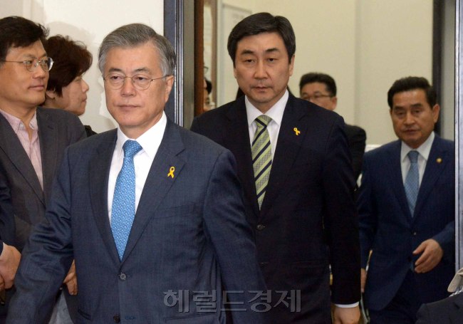 21일 국회에서 열린 최고위원회의에서 김무성 당대표가 모두발언을 하고 있다.
정희조 기자/chehco@heraldcorp.com