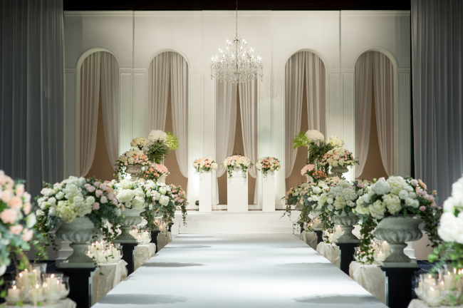 Wedding walkway and altar decorations at the InterContinental Grand Seoul Parnas.    InterContinental Grand Seoul Parnas