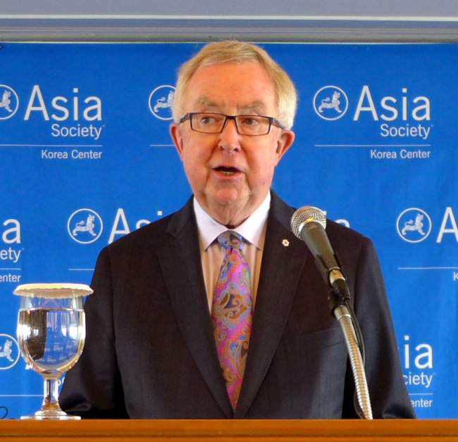 Former Canadian Prime Minister Joe Clark speaks at an event organized by the Asia Society at Lottel Hotel in Seoul on May 14.   Joel Lee/The Korea Herald