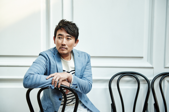 가수 이승철이 26일 정규 12집 ‘시간 참 빠르다’를 발표했다.  [사진제공=진앤원뮤직웍스]