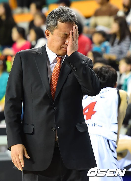 전창진 승부조작 혐의 충격, KBL “머리숙여 사과”…싸늘한 ‘팬심’