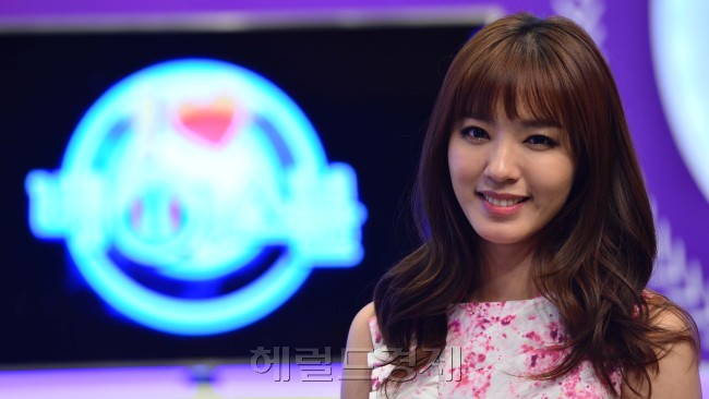 채널을 바꿔 이동하고, 프리랜서로 활동하며 여자 스포츠 아나운서들의 대이동이 새삼스럽지 않은 업계에서 윤태진 정인영 아나운서는 KBSN스포츠에서 5년을 함께 한 입사동기로, ‘아이 러브 베이스볼’의 평일과 주중 진행자로 활약하며 야구팬들과 만나고 있다.  사진=윤병찬 기자/yoon4698@heraldcorp.com