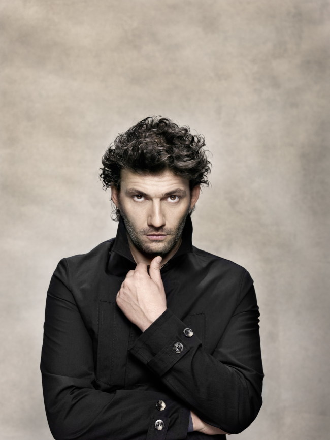 Jonas Kaufmann.    Gregor Hohengerb/Sena Classics