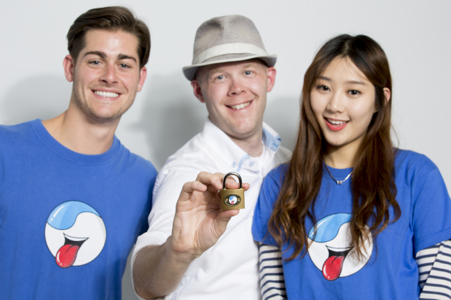 Brian Van Hise (center) and volunteers pose with a prize-winning lock to promote Stompy Ruffers Cultural Fusion’s Great Seoul Treasure Hunt.   Stompy Ruffers