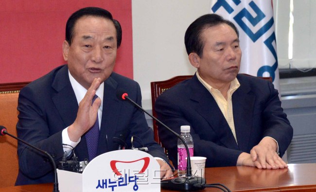 5월 국회 마지막 날인 28일 국회에서 열린 새누리당 최고위원회의. 서청원 최고위원이 야당의 딴지걸기에 분통을 떠뜨리고 있다.  정희조 기자/checho@heraldcorp.com